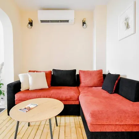 Apartment 2bdr Near Mall With Metro Access - Acs